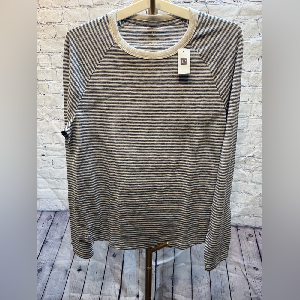 Gap NWT cool blue striped long sleeve marled top women’s medium